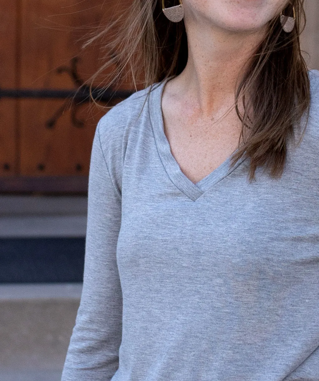 V-NECK long sleeve tee in Heather Grey